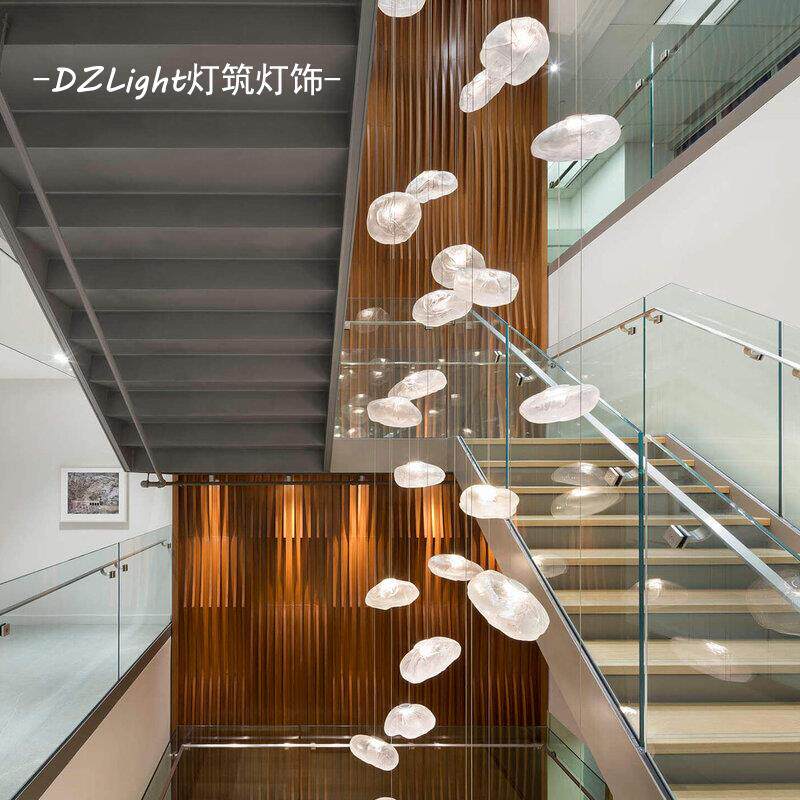 别墅复式楼大吊灯挑空客厅云朵布纹球艺术玻璃现代简约楼梯长吊灯
