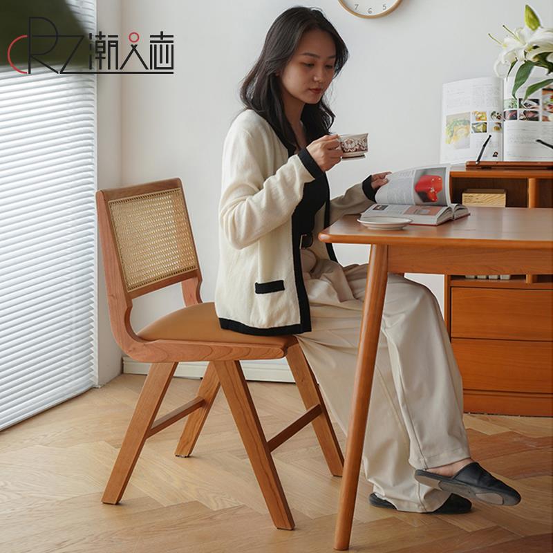 北欧实木餐椅家用小户型餐厅超纤皮凳子日式樱桃木藤编椅靠背椅子