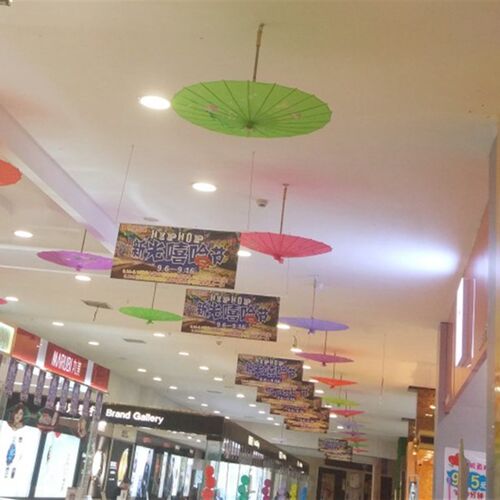 商场店铺装饰布置空中吊饰幼儿园走廊创意绸布伞舞蹈伞吊顶挂饰品
