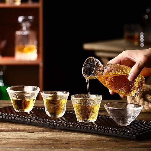 日式小酒杯套装酒杯清酒酒具酒壶喝酒杯果酒杯白酒家用分酒器玻璃