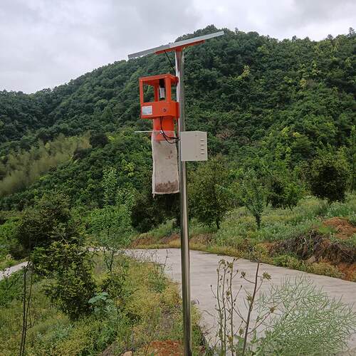 太阳能风吸式杀虫灯适用于农田果园茶园 高效灭蚊防水诱虫设备