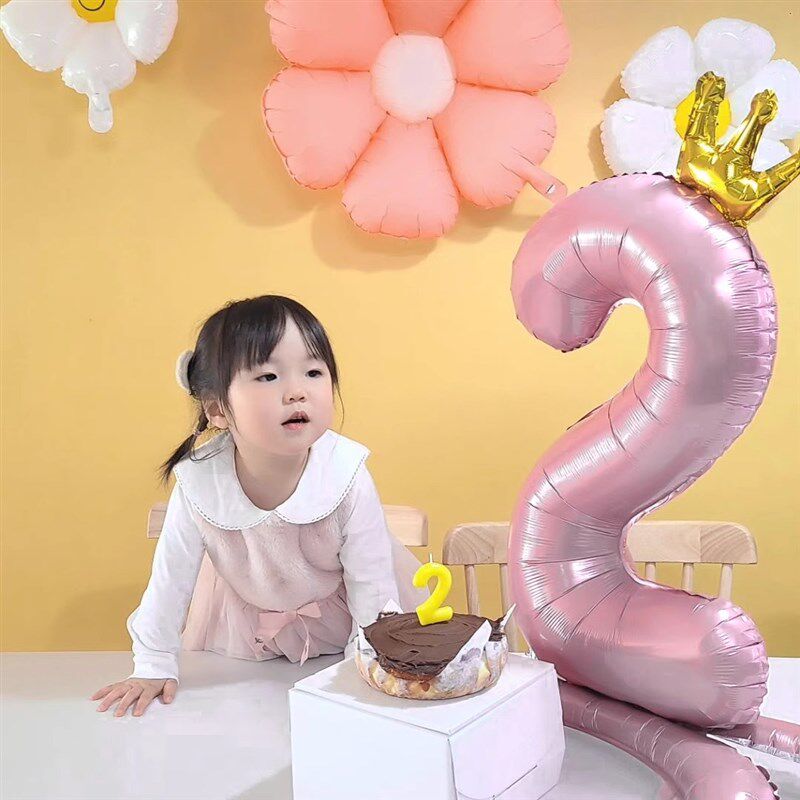 宝宝周岁场景布置十岁生日装饰气球拍照道具女孩背景墙皇冠粉色男