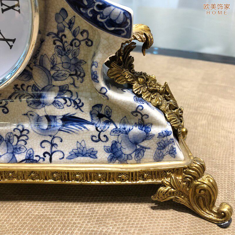 欧式复古时钟奢华摆件陶瓷配铜座钟家用床头桌面书房新房装修饰品