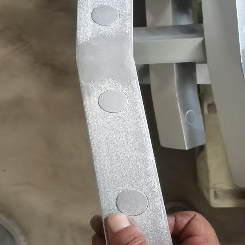 带弯印刷机磁力挡板链条机纸箱靠山分纸压板工作台面强磁挡板固定