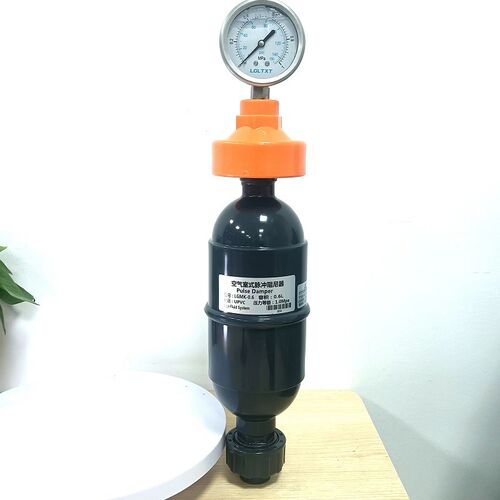 UPVC脉冲阻尼器脉动缓冲器缓冲罐容积式带隔膜压力表液体水减震罐