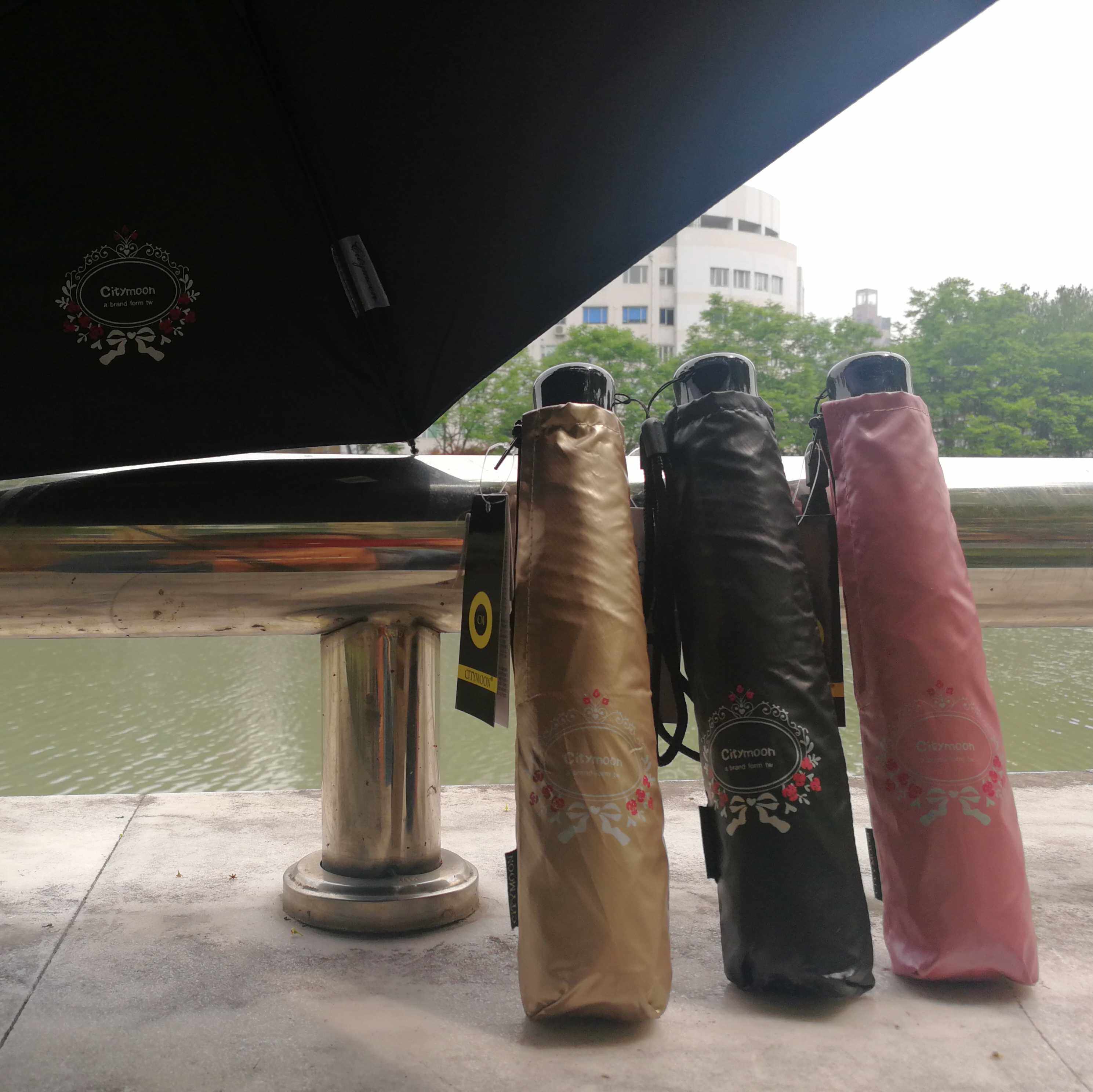 包邮色胶面料强防紫外线超轻遮阳伞3折铅笔伞防风太阳伞折叠防UV