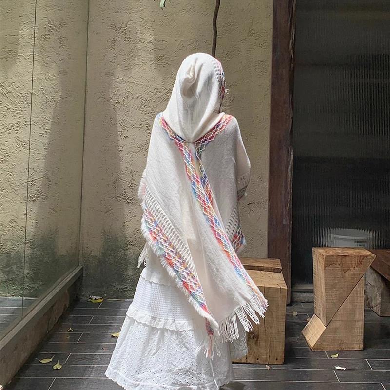民族风连帽针织披肩女2026新款春秋保暖流苏斗篷式百搭外搭围巾