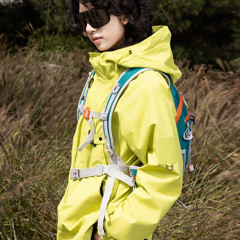 户外运动轻便携登山包男女旅游多功能双肩包防水骑行徒步10L背包