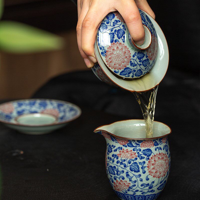 景德镇陶泥青花红缠枝莲公道杯陶瓷茶海公杯家用匀杯小号分茶器