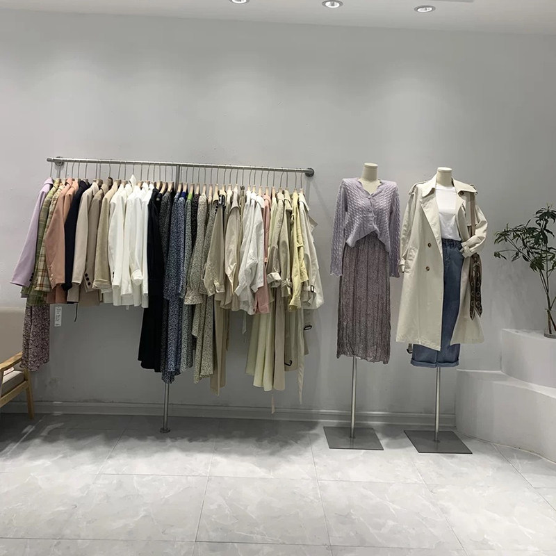 女装店展示架上墙壁挂式侧挂衣架童装店不锈钢拉丝银挂衣杆陈列架