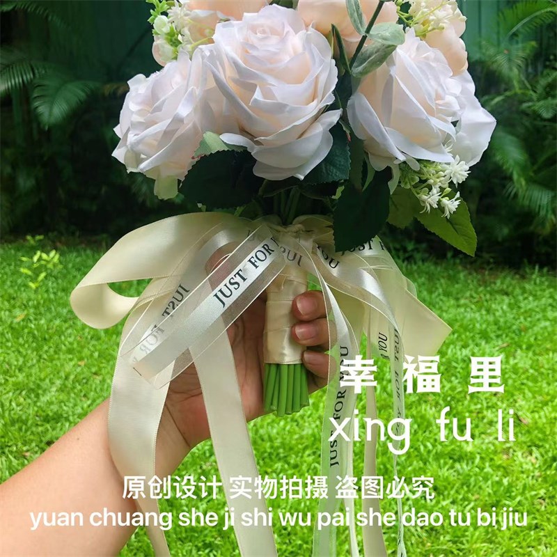 手捧花新娘西式婚礼香槟色玫瑰花混搭结婚登记领证拍摄仿真花球
