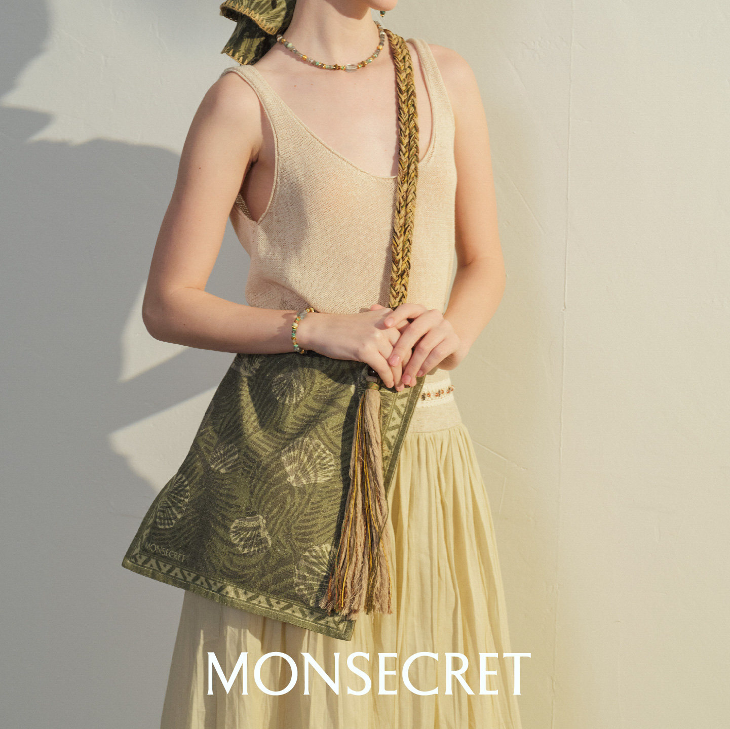 MONSECRET羽毛流浪包大容量松弛感方包单肩斜挎包包度假穿搭发饰