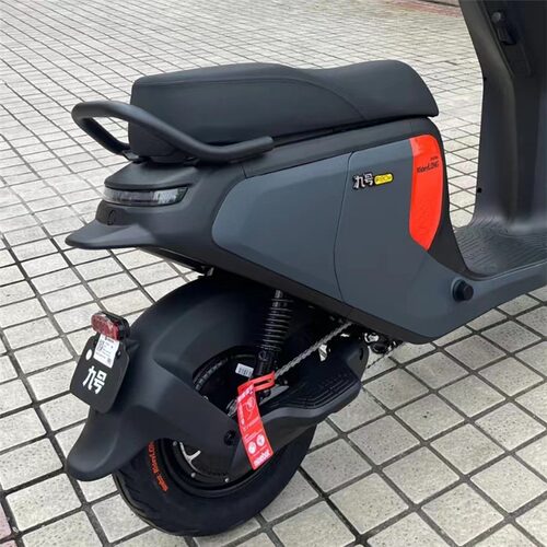 适用九9号电动车fz3改装升级配件一体长座垫加长一体座脚踏储物盒