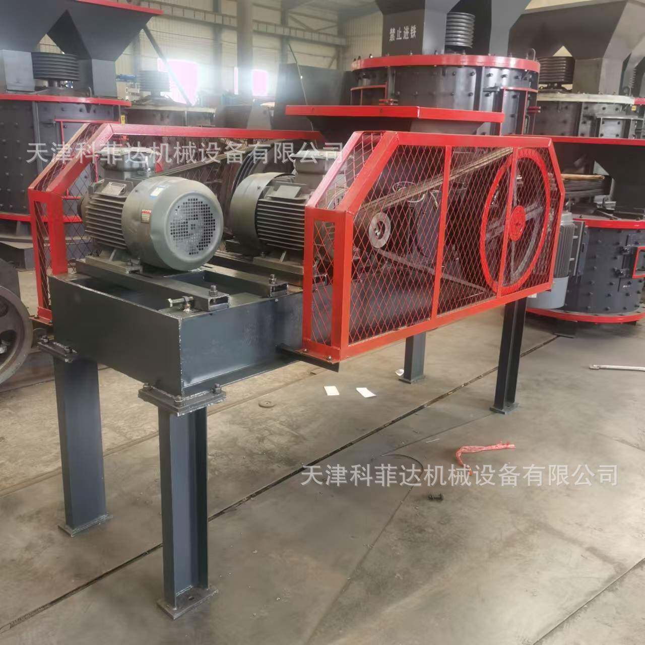 390对厂辊破碎机石灰解岩石对辊式制砂机方石对辊英机设备家现货