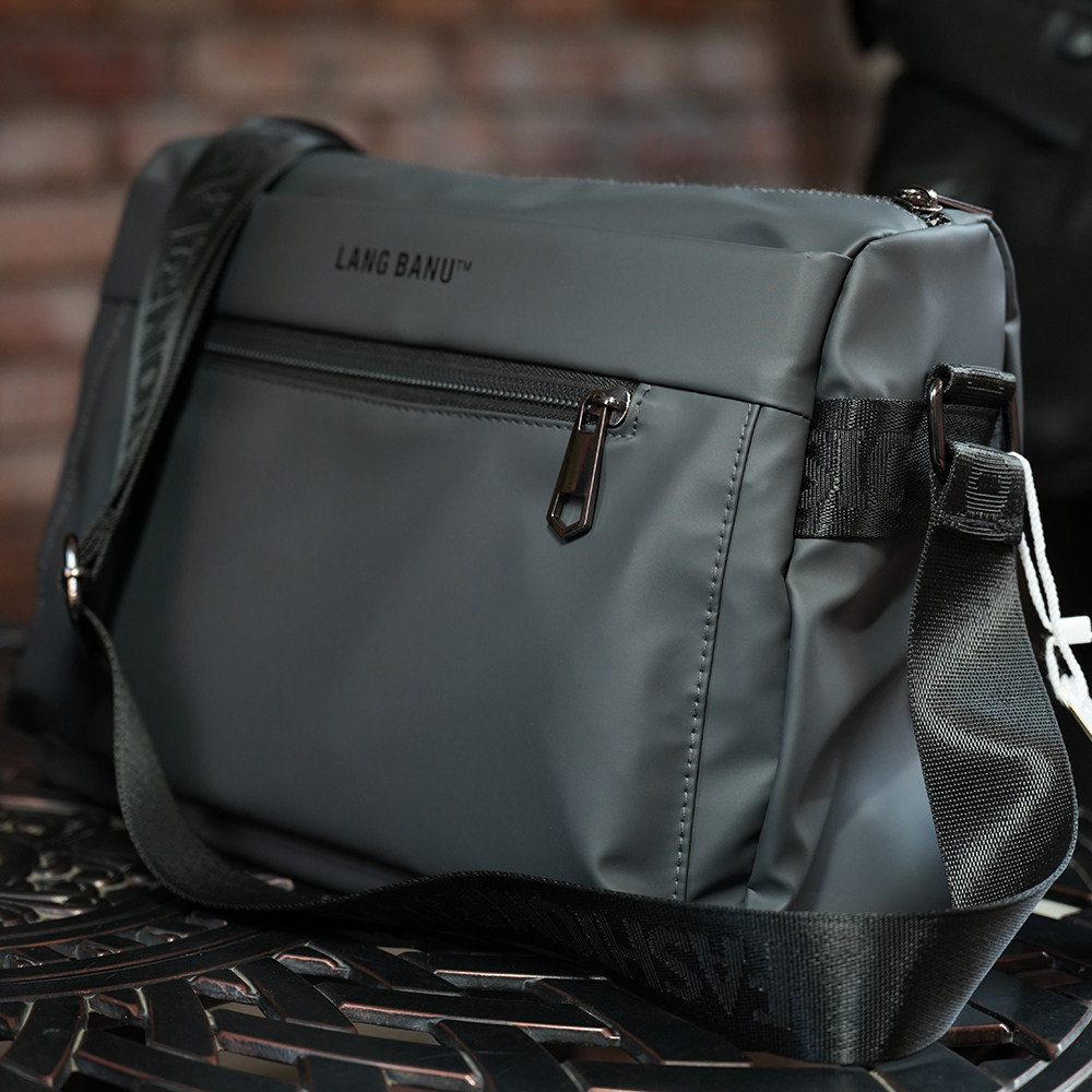 【立减80元】休闲斜挎包新款男包单肩包轻便通勤邮差商务包大容量