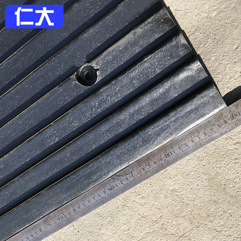 橡胶防滑板地下车库坡道减速带道路减噪板停车场x橡塑料防撞板块