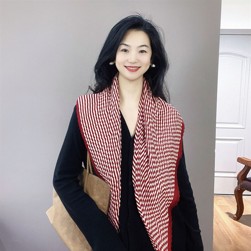 法式安可拉红!高级感条纹棉麻围巾女春秋薄款褶皱大方巾护颈披肩