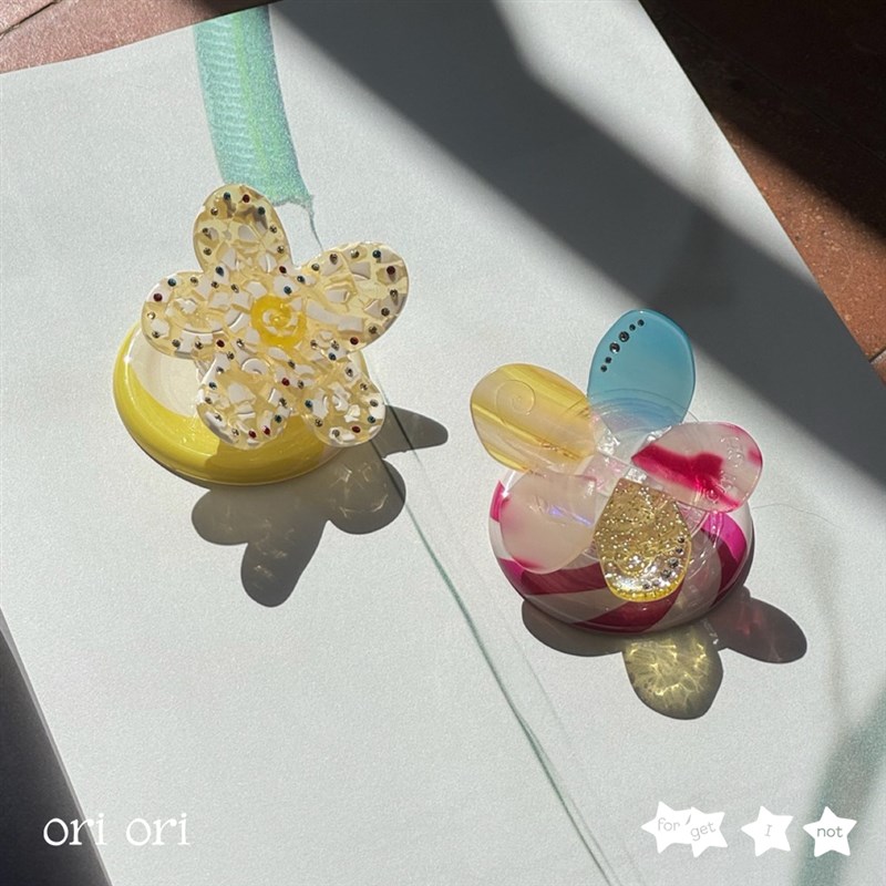 ori ori *勿忘我花* 原创立体花朵波点镶钻醋酸气囊手机支架 磁吸