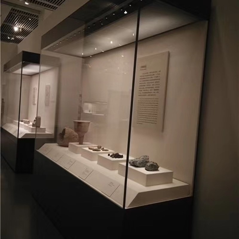 定制博物馆玻璃展示柜文物古董字画文献沿墙夹胶钢制展示通柜电动
