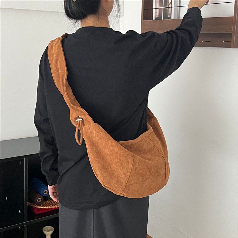 秋冬复古港风绒面褶皱抽绳水饺斜挎包大容量原宿慵懒风单肩托特包