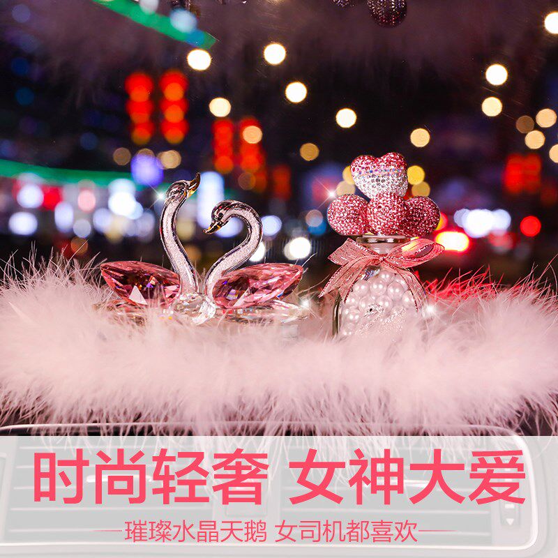 奔驰车内装饰摆件A级C级E级GLC/GLB/GLA/GLE汽车用品大全女神车饰