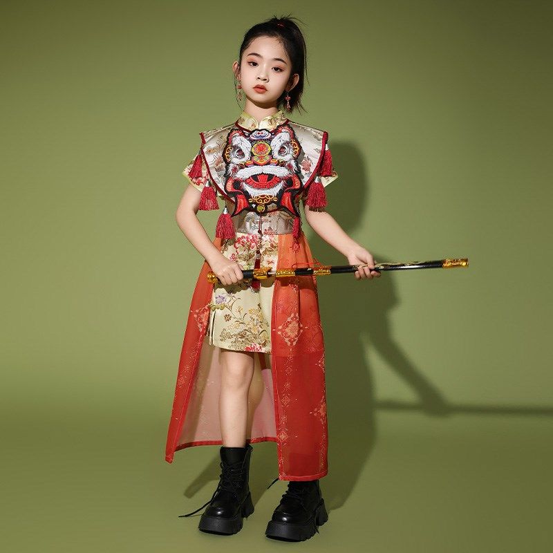 六一国潮女东方醒狮戏曲旗袍拖尾中国风模特走秀T台时装演出礼服