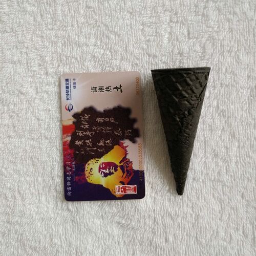 400个小号迷你竹炭黑色甜筒蛋筒烘焙蛋糕糖果装饰点缀冰淇淋蛋卷