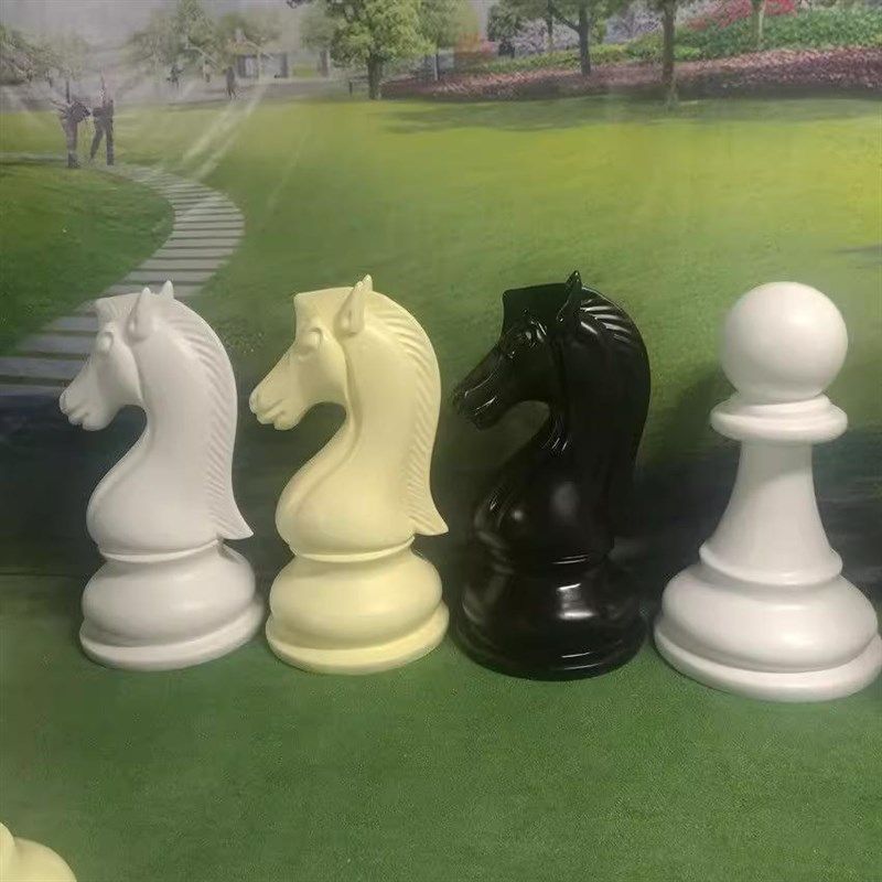 定制大号国际象棋玻璃钢雕塑黑白棋子橱窗装饰房地产广场园林景观