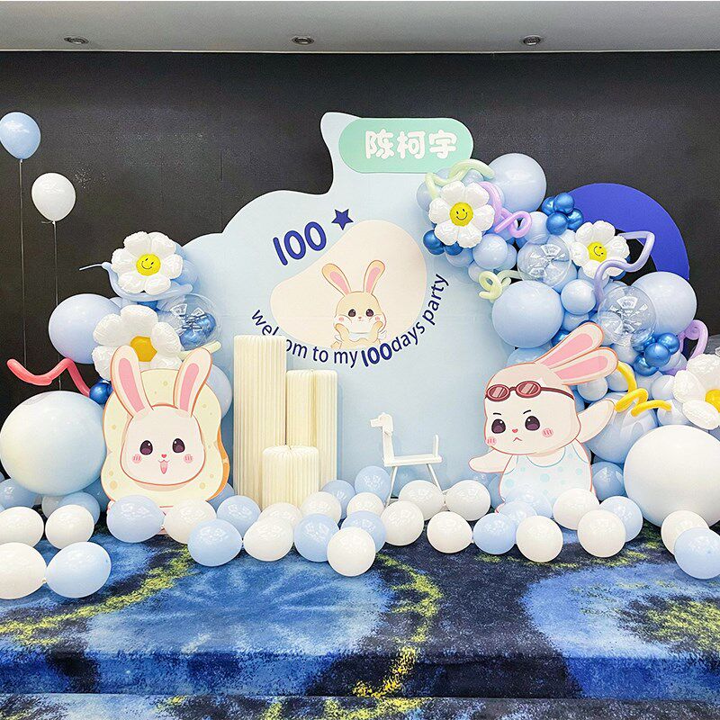兔宝宝100天男孩气球布置蓝色系背景装饰KT板定制酒店餐厅路引牌
