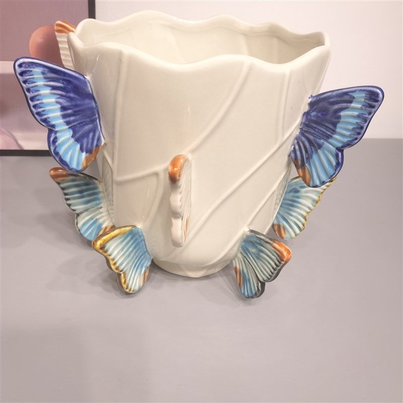 北欧高档陶瓷立体蝴蝶花瓶现代插花器法式轻奢装饰品家居高级感