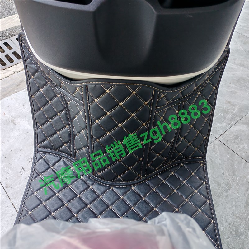 济南铃木US踏板摩托车全包围脚踏板软包保护垫子防刮改装配件专用