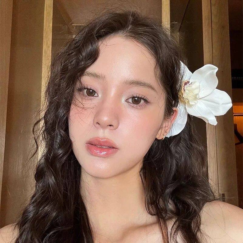 欧阳娜娜同款白色蝴蝶兰仿真头花朵发夹女高级感度假风鲨鱼夹发卡