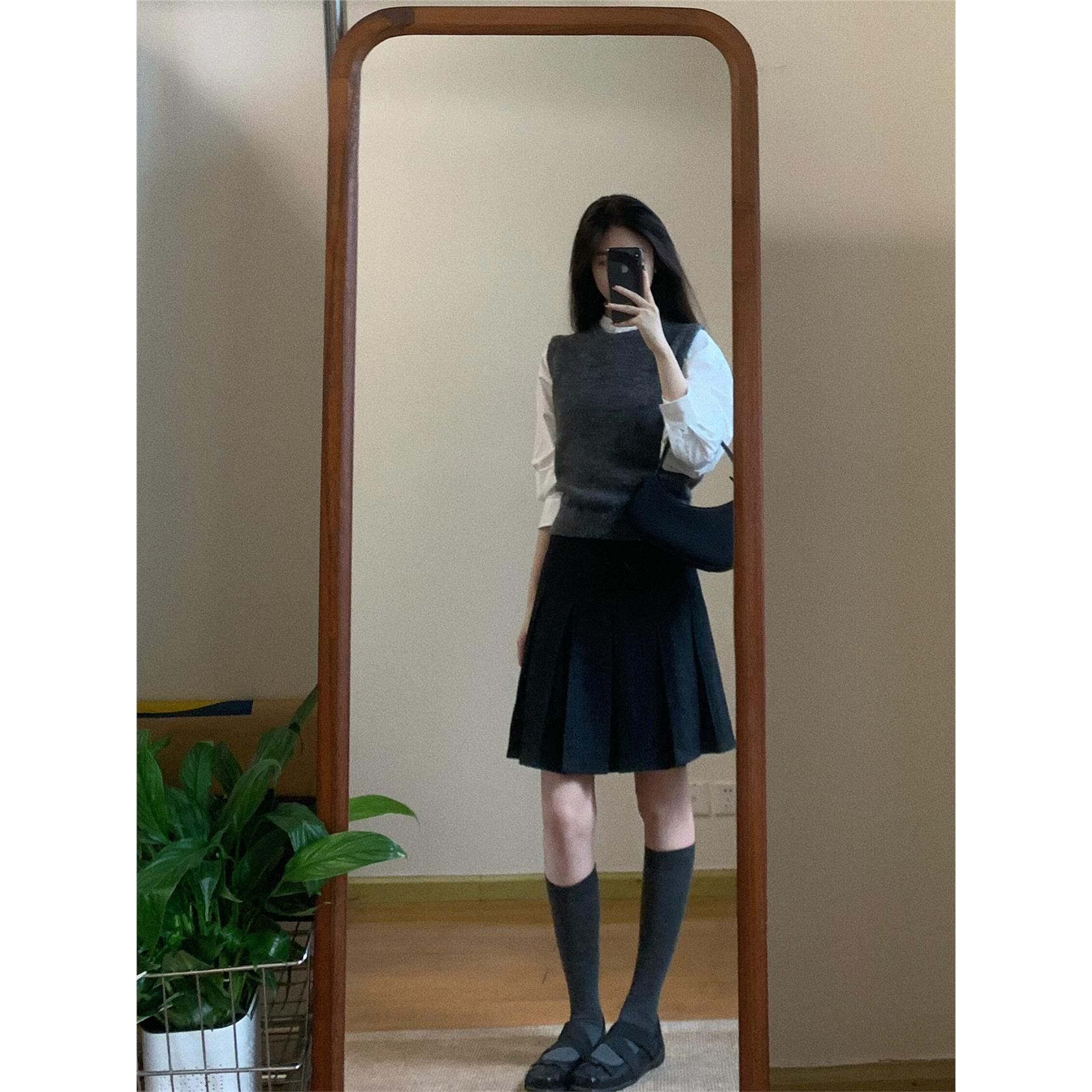 学院风套装中袖白色衬衫