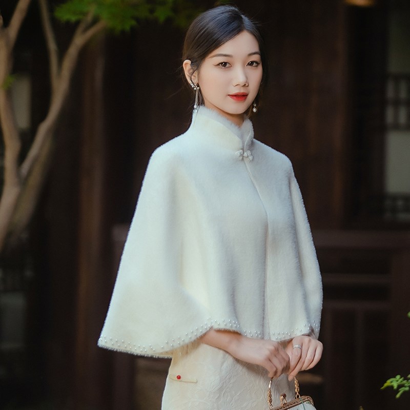 白色旗袍小披肩中式盘扣毛披肩冬季百搭外套披风外搭婚纱礼服斗篷