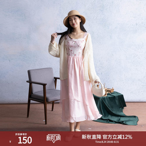 西町村屋立体绣花蝴蝶结吊带裙