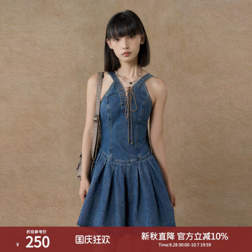 西町村屋系带牛仔吊带连衣裙