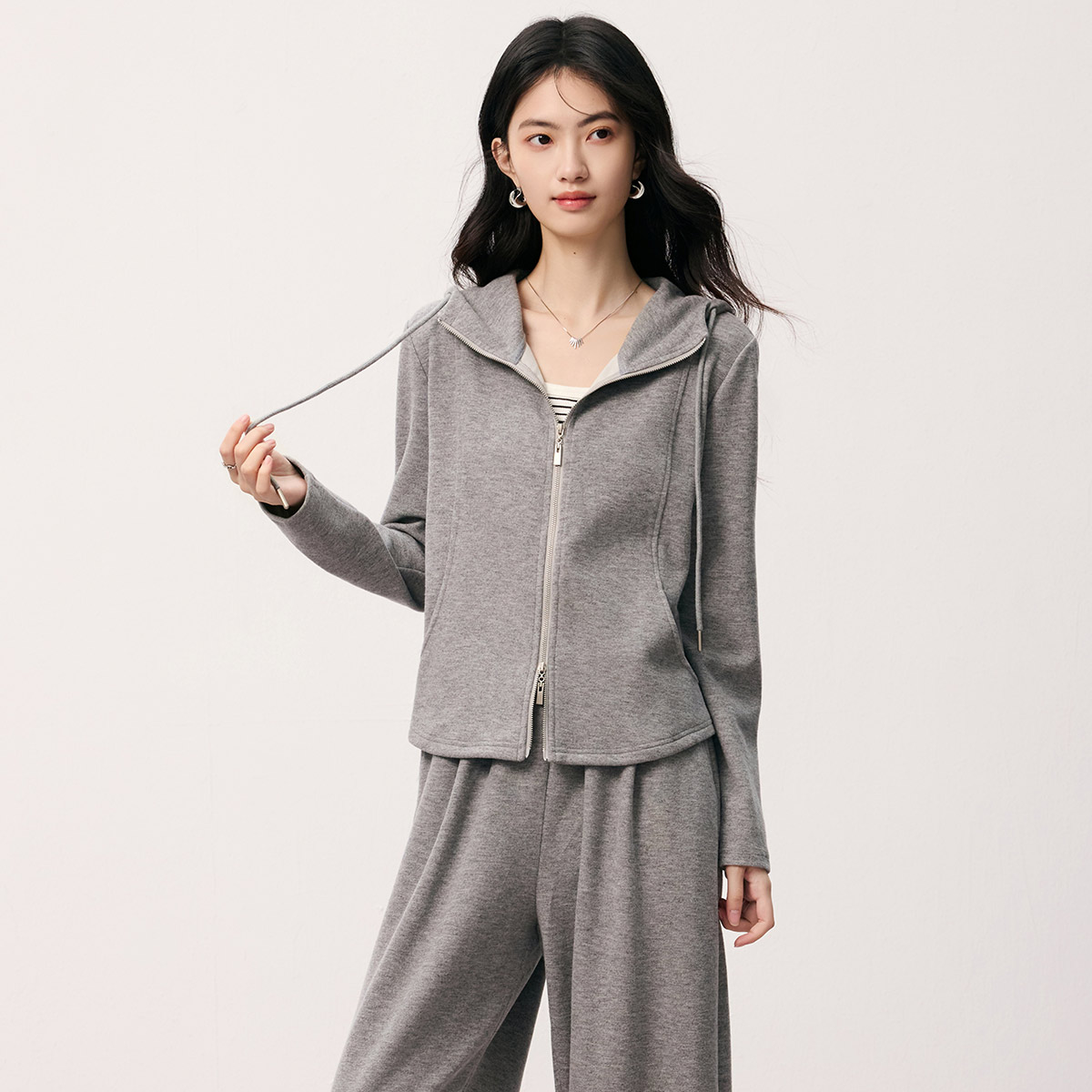 SeRina Blue2026秋季新款休闲减龄运动套装女士卫衣女裤子两件套