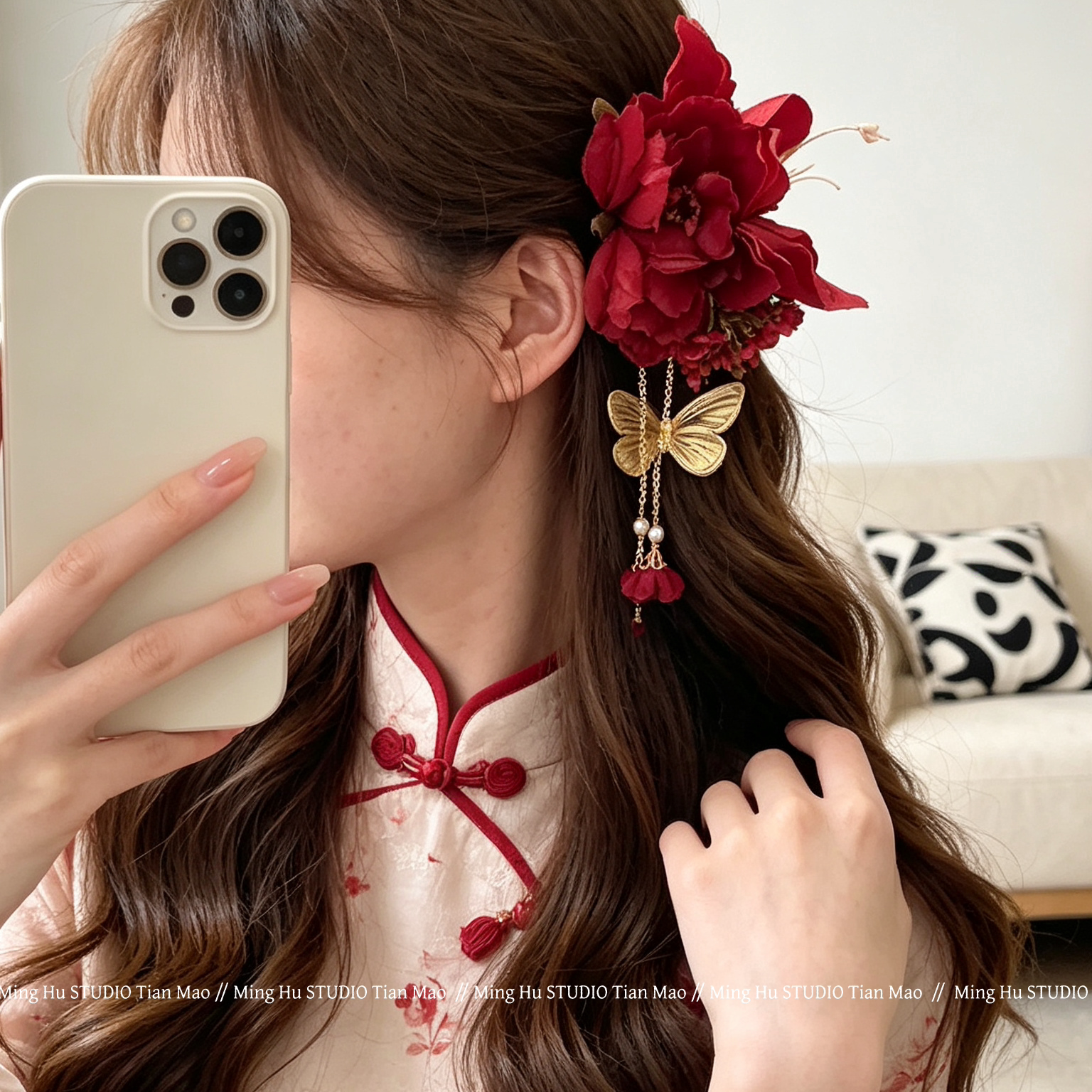 新中式红色花朵流苏发夹订婚旗袍图片