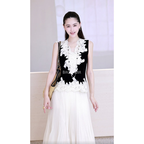 优雅蕾丝藤蔓花边V领显瘦上衣