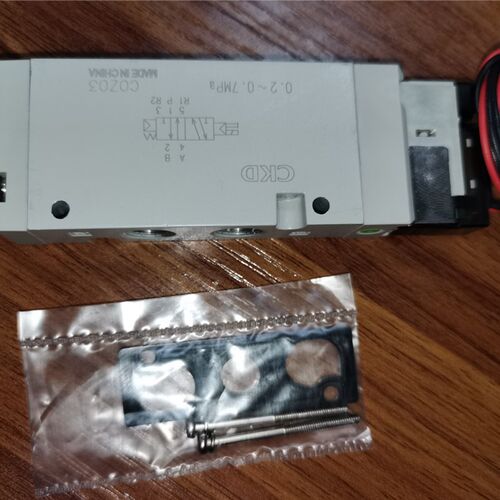4RD219-06-G2-3-FL669537天行艾尔发机械手原装配件CKD24V电磁阀