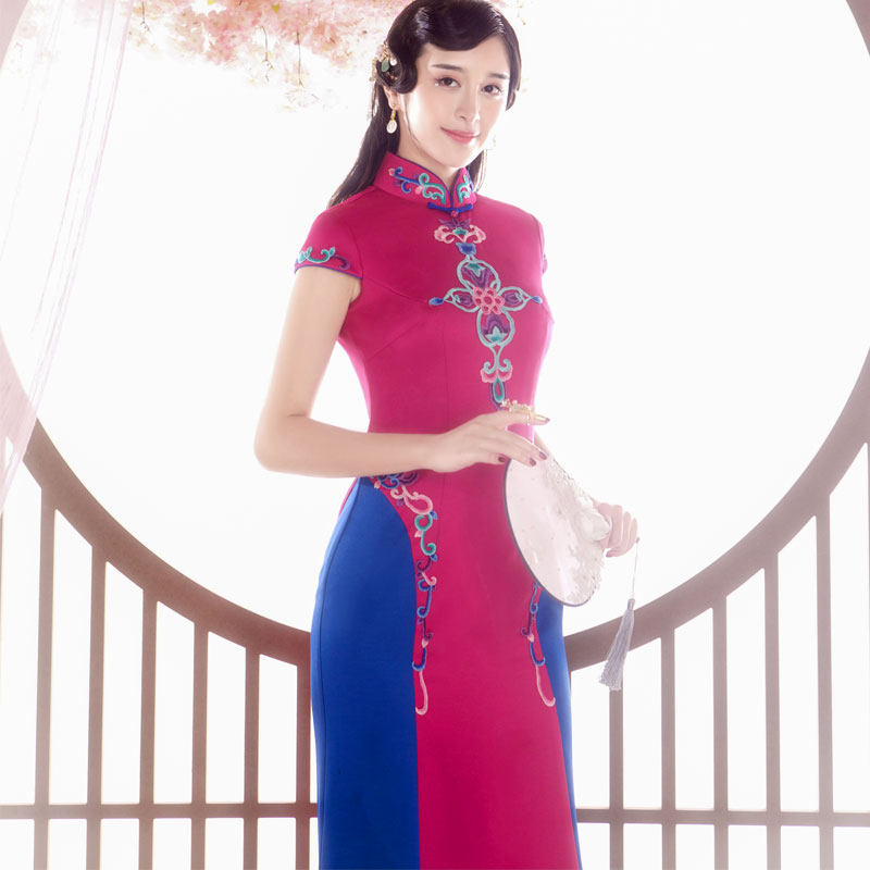 江南春天旗袍2025年春季新款大码走秀旗袍礼服中国风年轻款连衣裙