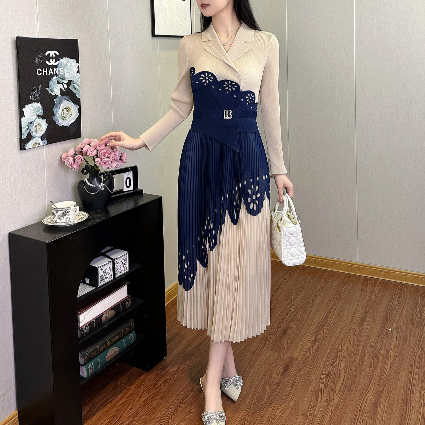 褶皱高端女装高级感气质通勤百搭西装领长袖撞色中长款百褶连衣裙