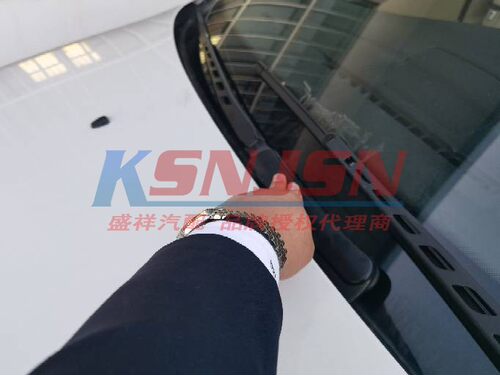 宝马E60 520 523 525 530535 540 N52前档雨刮臂 右前雨刮臂总成