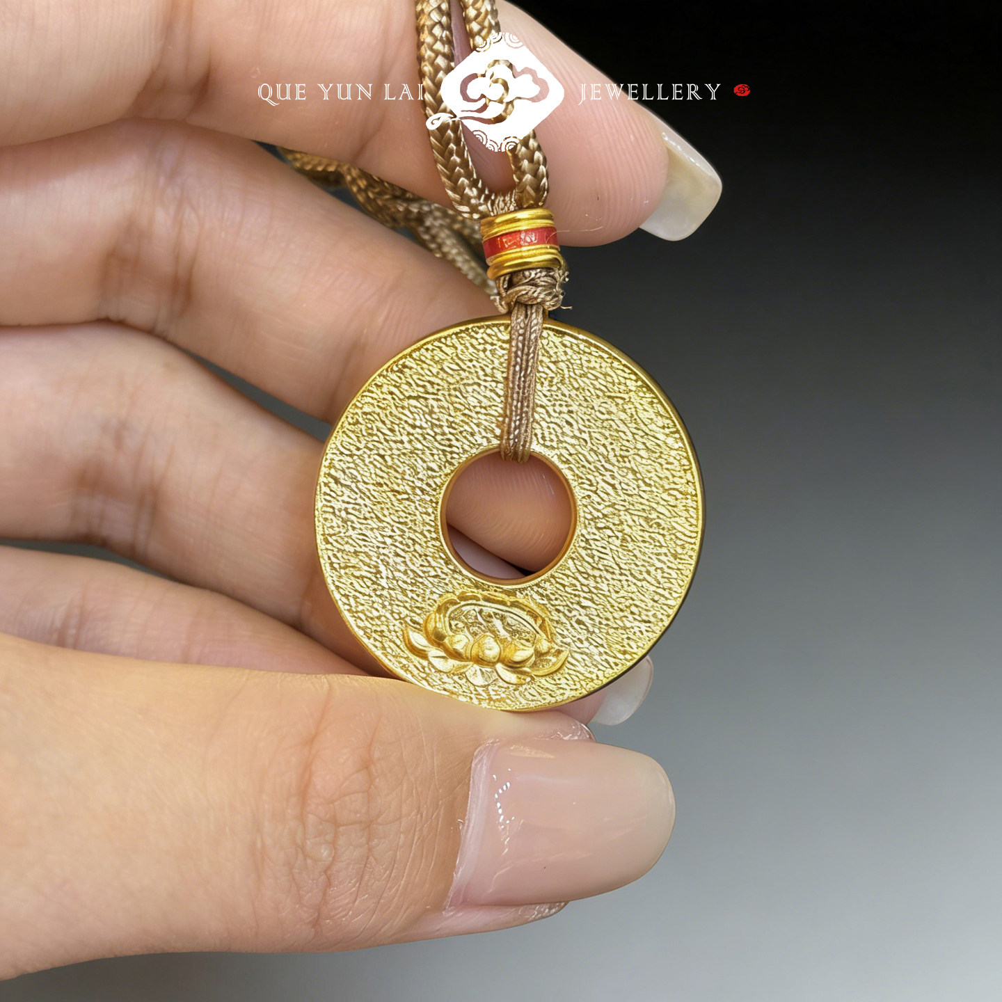 雀云来999足金莲花印平安扣古法黄金吊坠男实心挂件新中式国潮图片
