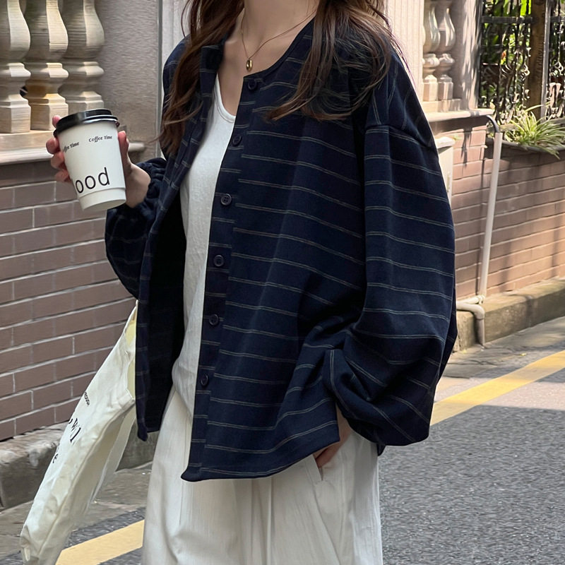 秋冬高级慵懒感条纹宽松纽扣开衫女长袖日常出行百搭简约外套显瘦