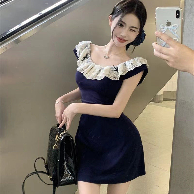 韩版纯欲风宽松领辣妹短