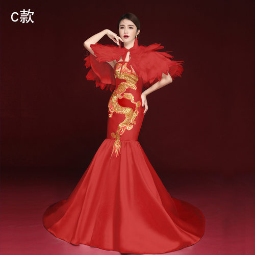 2026新款中国风性感红色羽毛演出服女舞台走秀夸张旗袍长款优