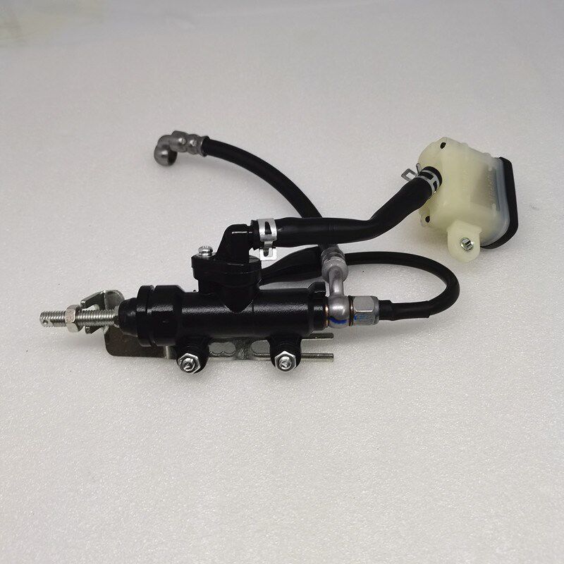适用铃木GW250GSX250 凯越400宗申 赛科龙后泵后刹车泵制动卡钳泵