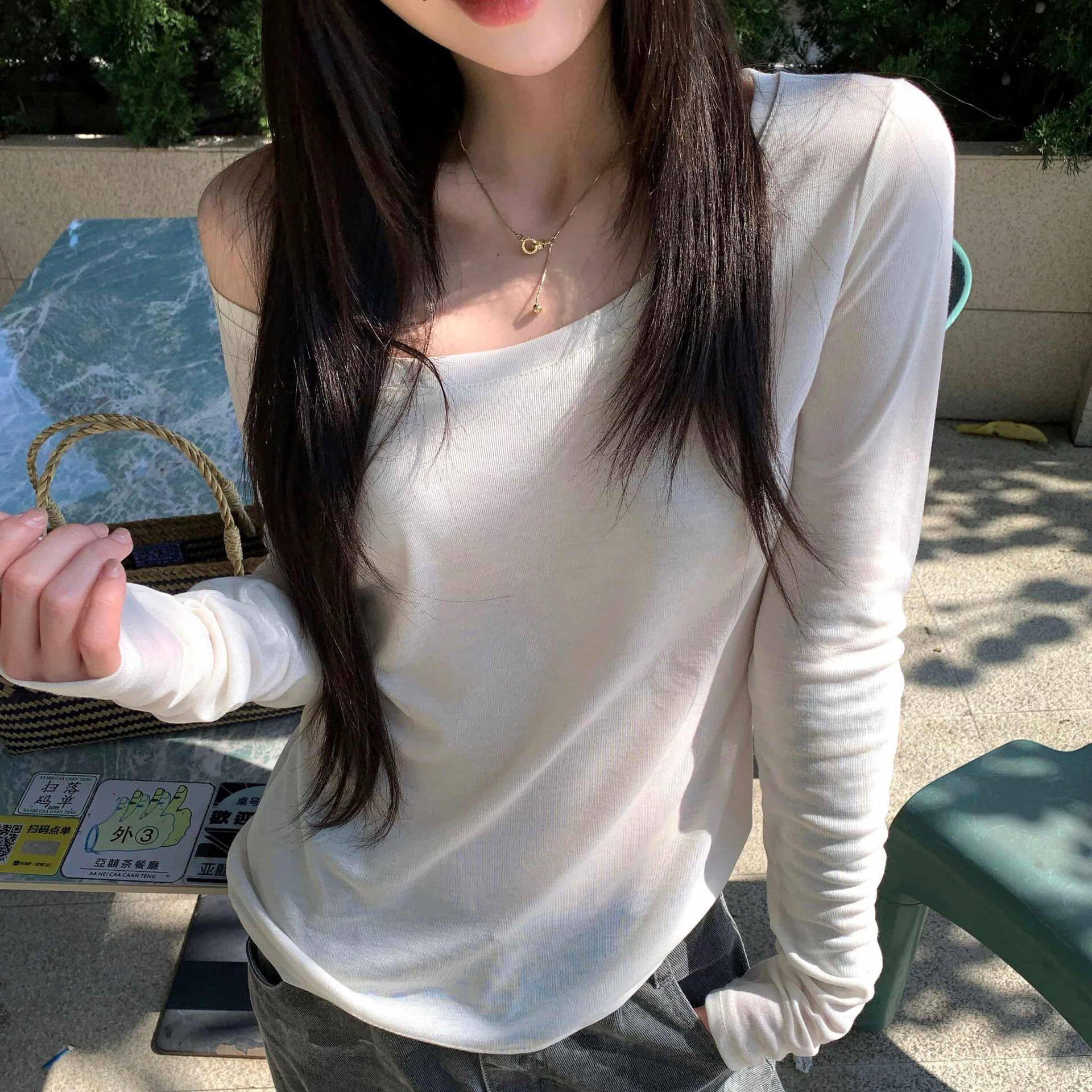 夏季轻薄米白U领长袖显瘦T恤女