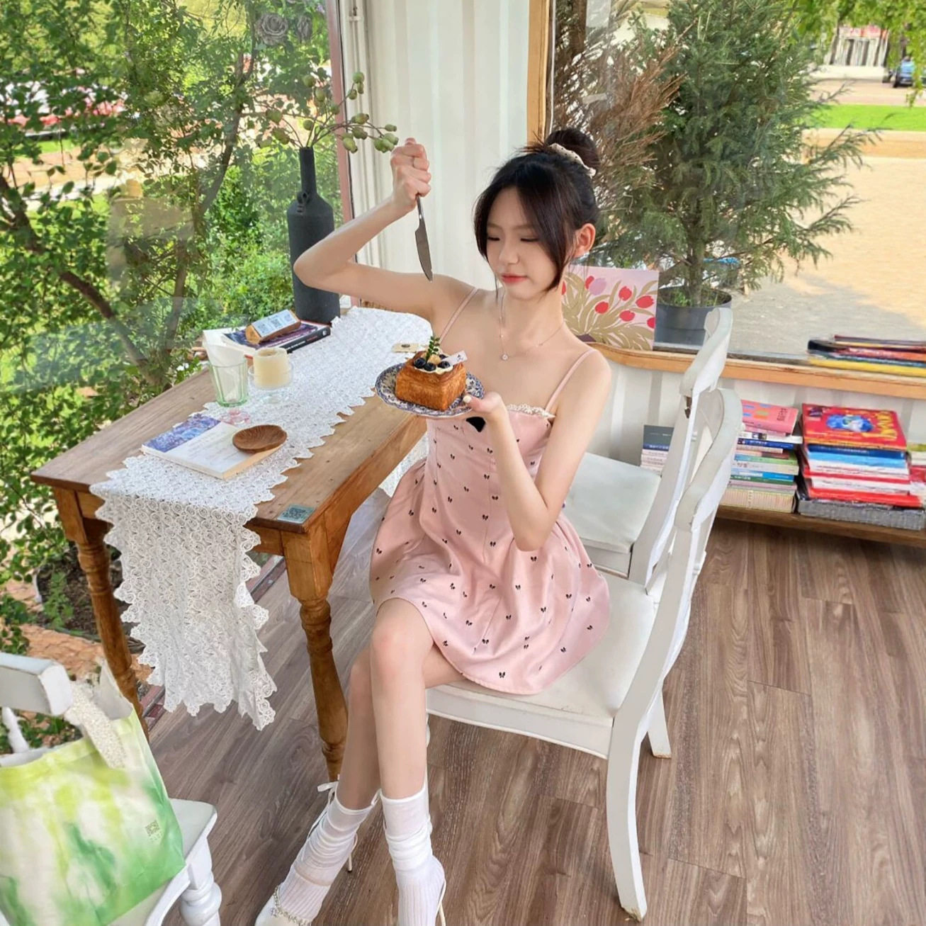 法式粉色蝴蝶结吊带A字连衣裙